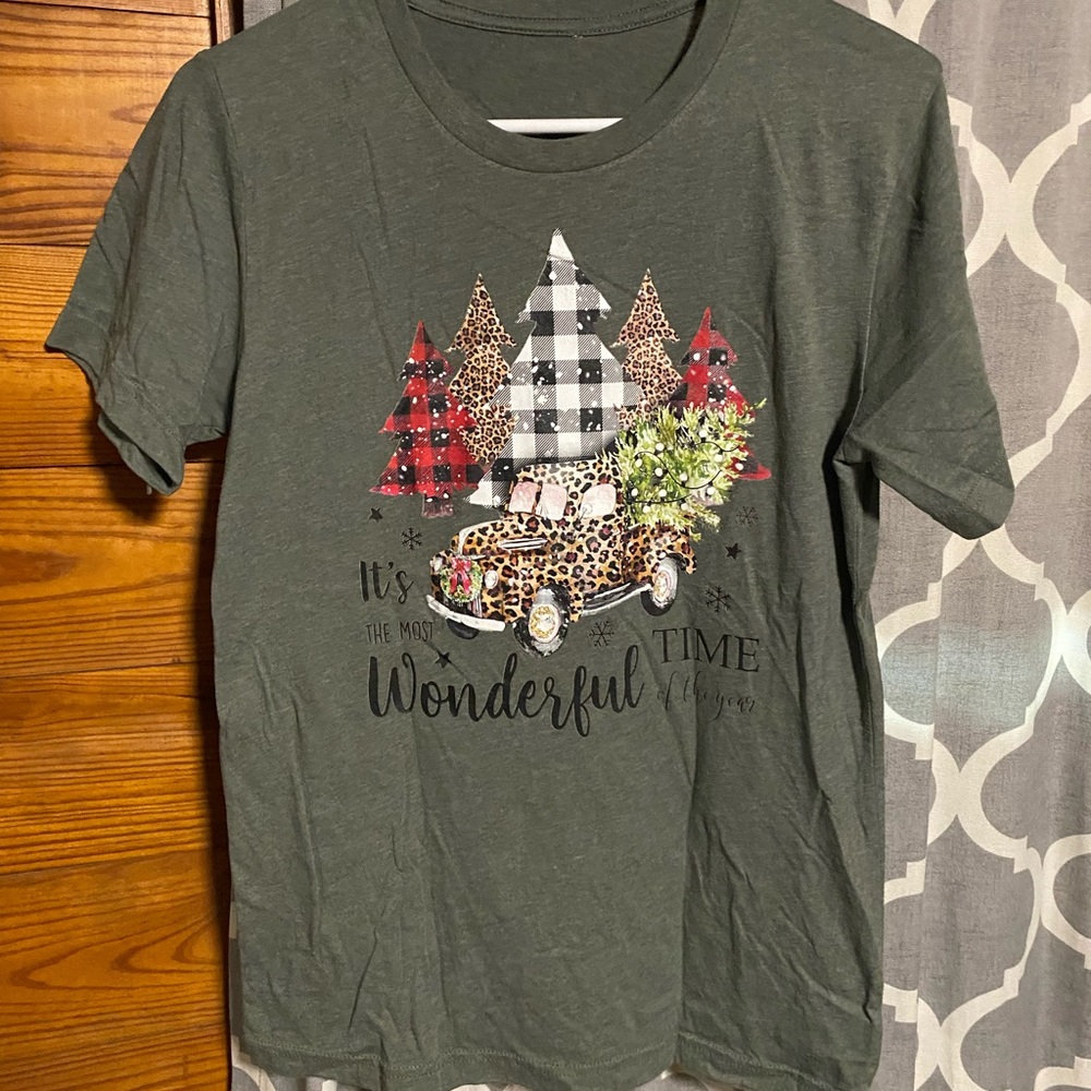 Women’s medium Christmas tee shirt